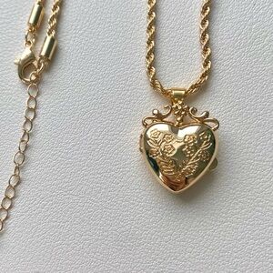 Gold Heart Locket Necklace N004